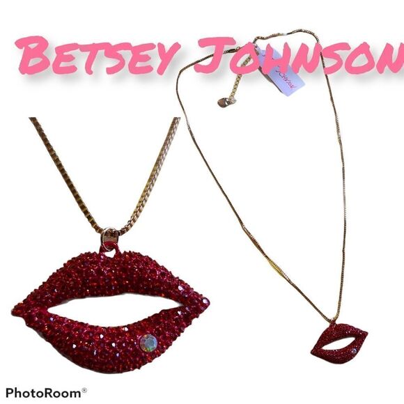 BETSEY JOHNSON RED HOT LIPS NECKLACE - Picture 1 of 5
